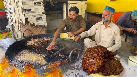 Chapli Kebab! Il Delizioso Aroma Fuso con Una Crosta Dorata e Perfetta