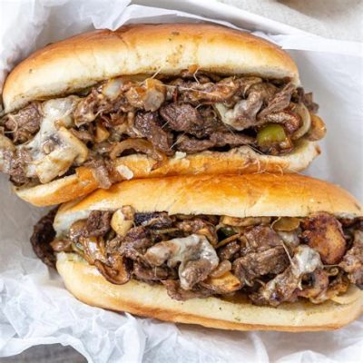  Cheesesteak: Un trionfo di sapori cremosi e croccanti che ti conquisterà al primo morso!