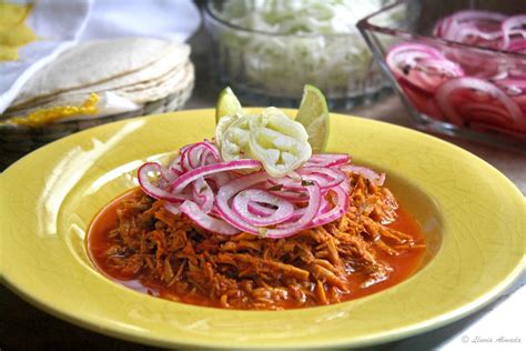  Cochinita Pibil! Un trionfo di sapori speziati che si sciolgono in bocca