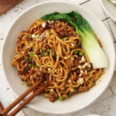   Dandan Noodles: Una Scoperta Piccante e Umami per le Papille Gustative!