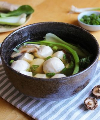   La Deliziosa Zuppa di Polpette di Pesce: Un Simbiotico Ballo di Sapori Marinati e Una Fragrante Danza di Texture!