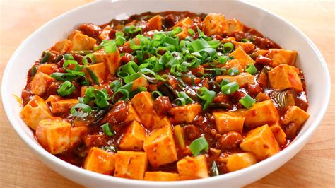  La Squisita Mapo Tofu: Un Delizioso Intrigo di Piccantezza e Cremosità!