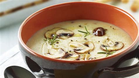  La Zuppa di Verdure e Funghi di Heihe: Una Sinfonia di Sapori Terreni e Accenti Aromatici!