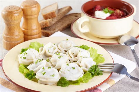  Pelmeni Russi: Un Delizioso Intrigo di Gustoso ripieno e Pasta Sottile!