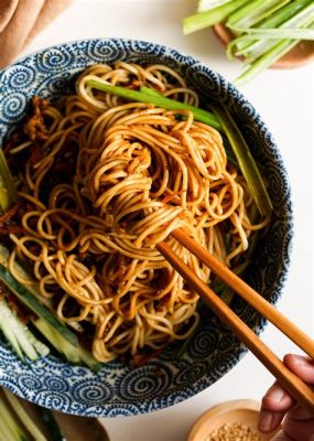  Tieling Zha Jiang Mian: Una Sinfonia di Sapori Piccanti e Noodles Setosi!