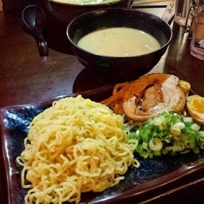  Tsukemen: Un piatto avvolgente e ricco di sapori intensi che ti porterà in un viaggio culinario unico ad Aomori!